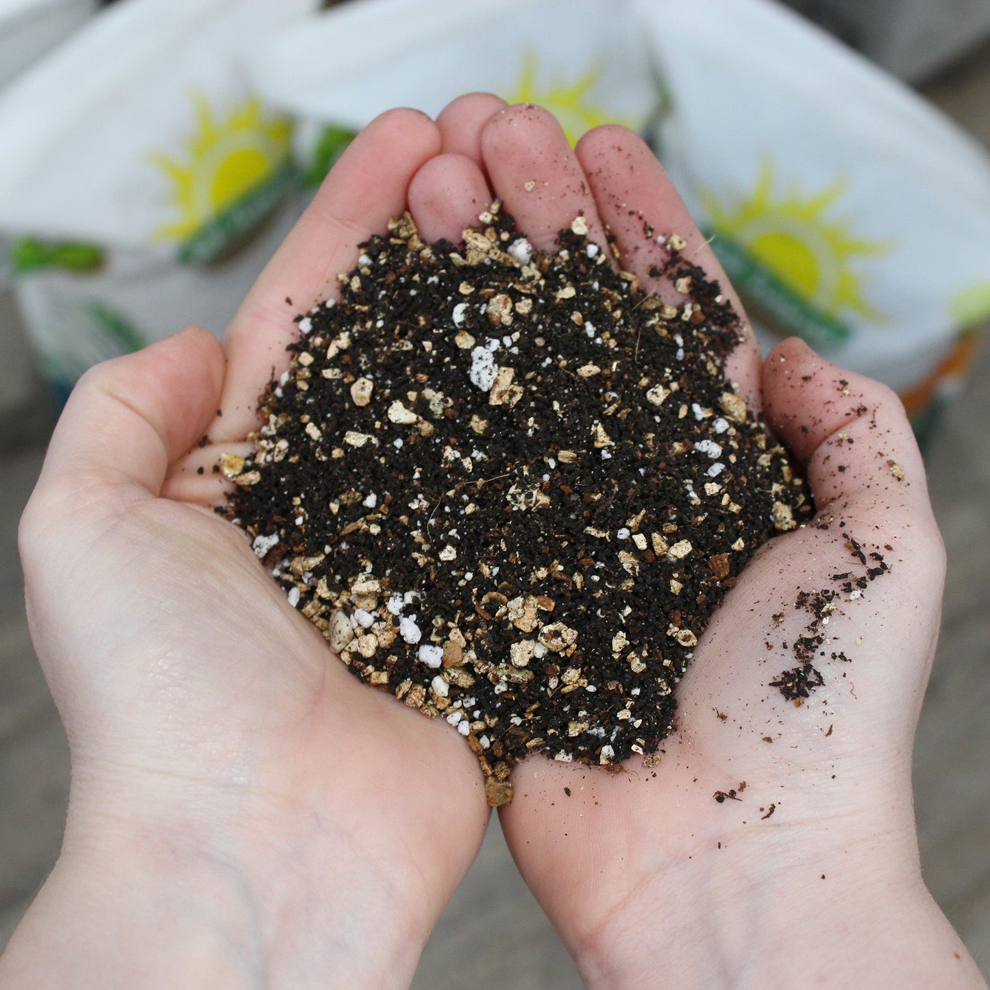 Hanging Planter Potting Soil Mix (8 Quarts) - SSKIT240